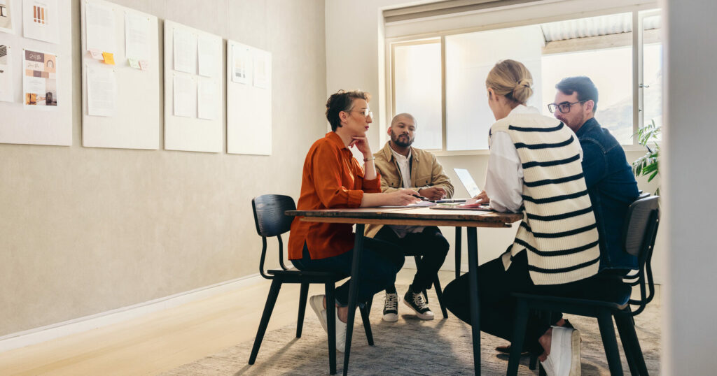 Formation en milieu professionnel — participants en réunion